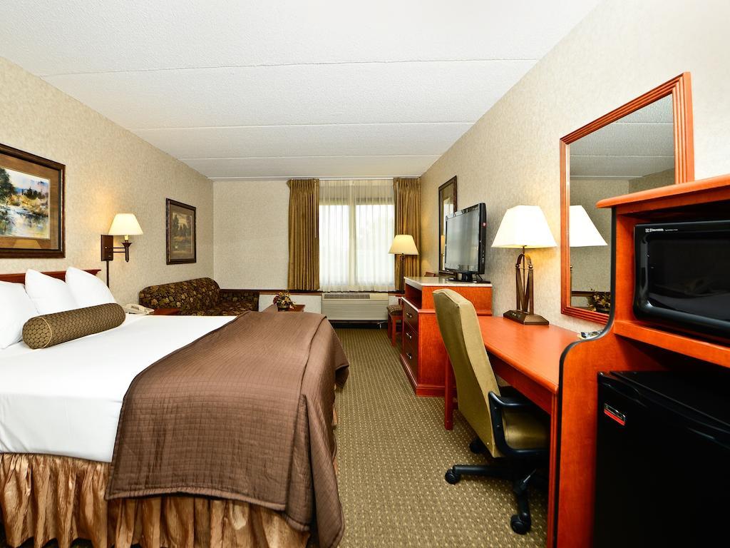 Ramada By Wyndham Plymouth Hotel & Conference Center Exterior foto