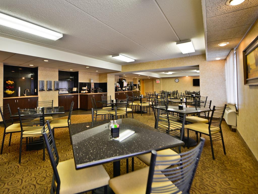 Ramada By Wyndham Plymouth Hotel & Conference Center Exterior foto