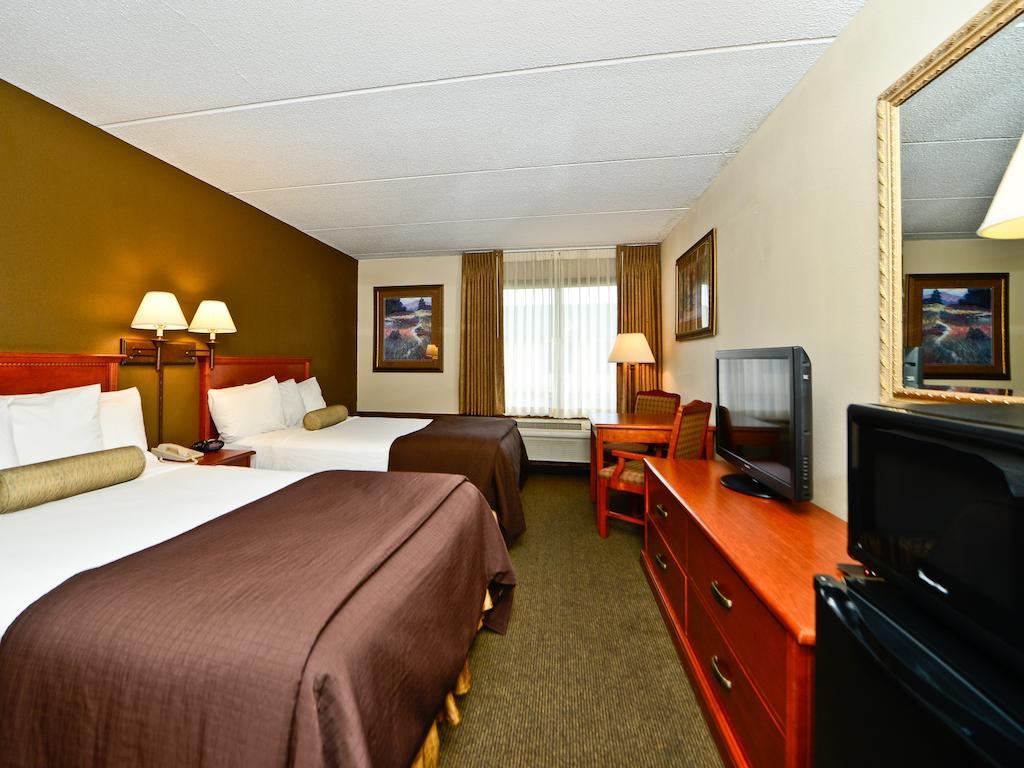 Ramada By Wyndham Plymouth Hotel & Conference Center Exterior foto