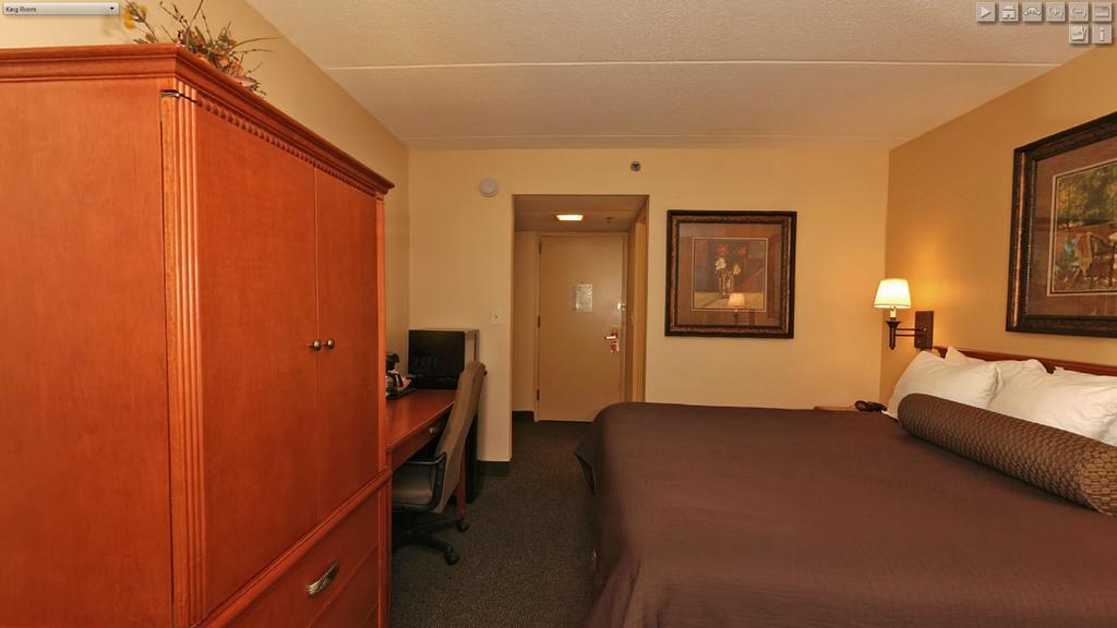 Ramada By Wyndham Plymouth Hotel & Conference Center Exterior foto